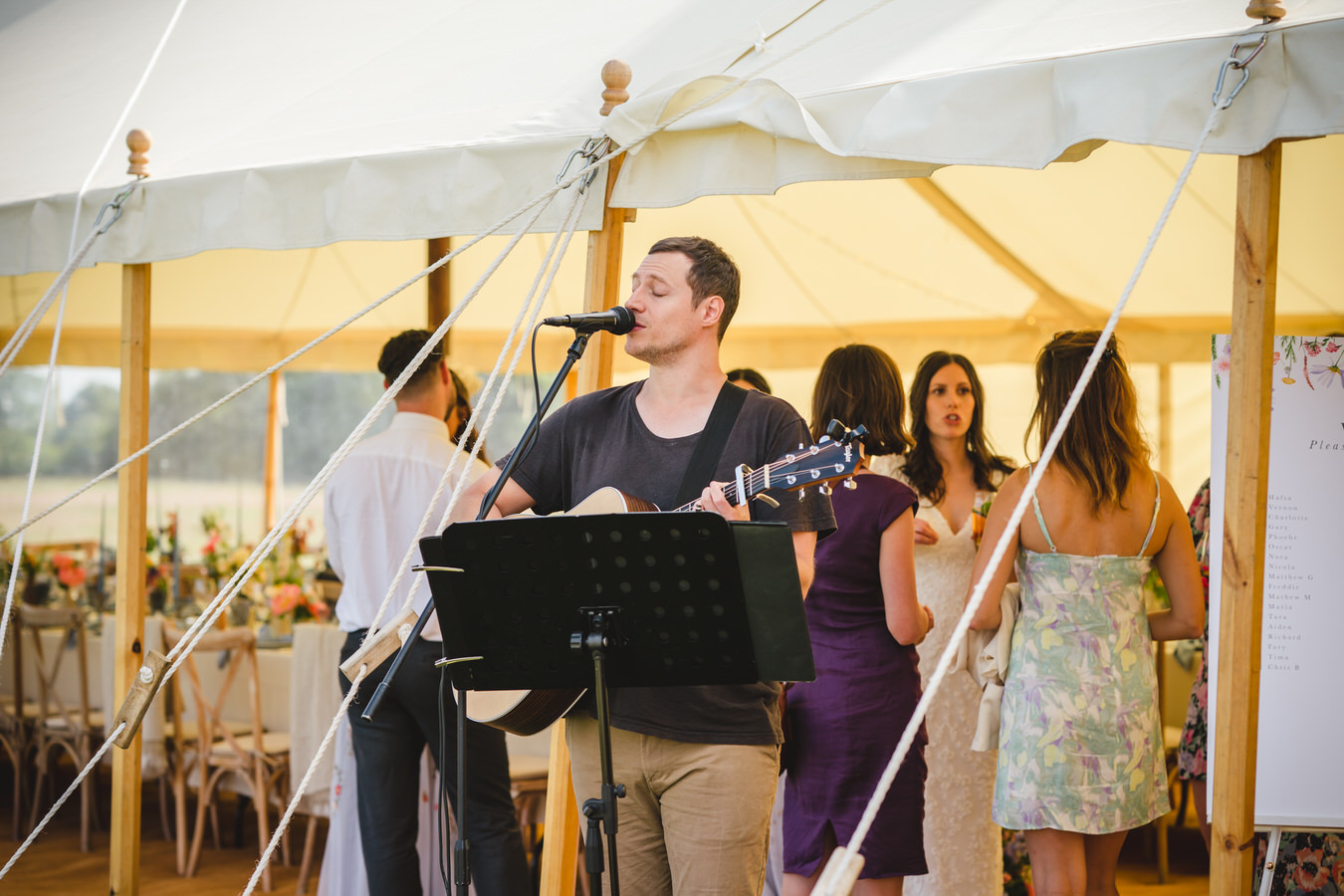 guitarist at a wedding