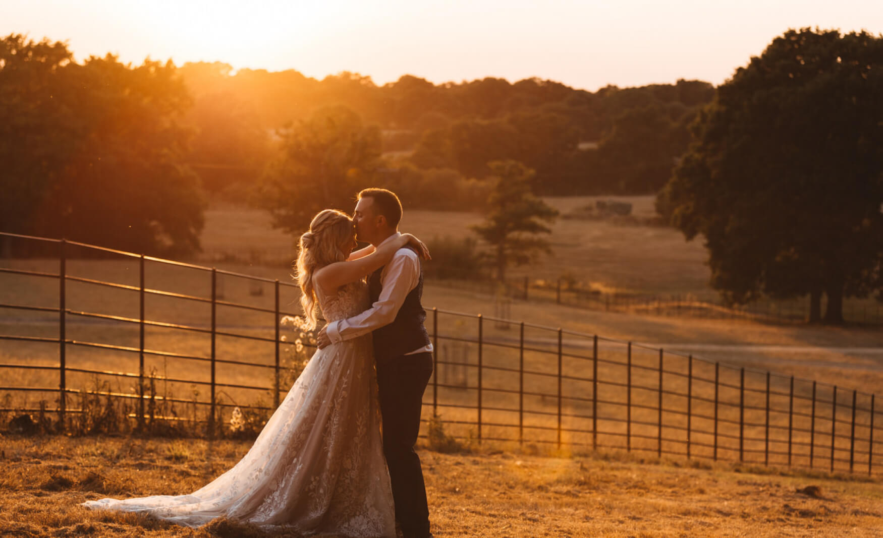 hollie_carlin_photography_fiesta_fields_blank_canvas_wedding_sussex_10-1750x1067_c (1)