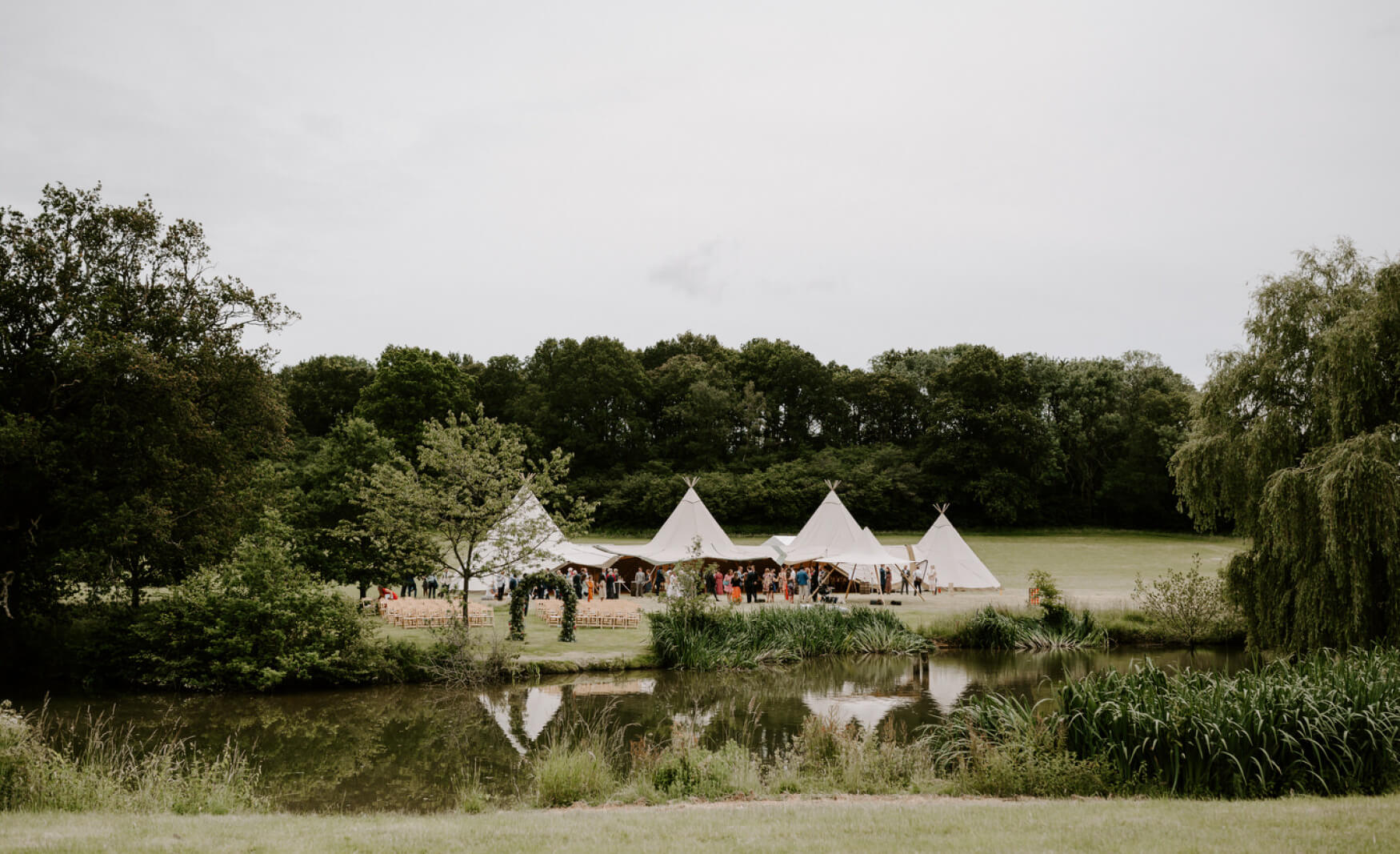 studio_rouge_fiesta-fields-maplehurst-farm-blank-canvas-outdoor-wedding-3-1750x1067_c (1)